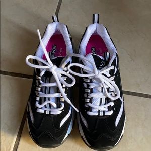 Skechers D’Lites Air-Cooled Memory Foam